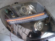  ネオンチューブはウィンカー用とポジション用の2種類があります。1本をデュアルカラーにする方法もありますが、今回は上段・下段で分けました。 