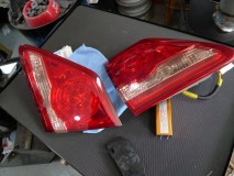 200系前期クラウンのテールランプ4灯化とハイビームHID/ウィンカーLED施工 テールランプを外して、LEDに直接ドライブする回路を追加。整流ダイオードで逆流を防止します。