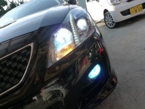 200系前期クラウンのテールランプ4灯化とハイビームHID/ウィンカーLED施工 ポジションランプは福岡の「Yours」というお店の商品を取り付けさせていただきました。200系専用品で棒状にポジションランプが光ります。LEDの向きも完全に設計されているので、取り付け後に曲がっていたりすることもありませんでした。