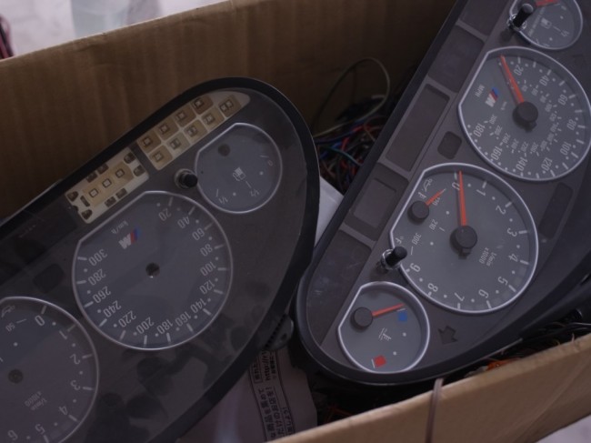   E46 BMW のスピードメーター文字盤交換  