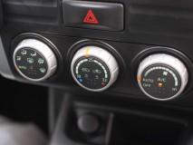  エアコンパネルはロータリースイッチを外して打ち替えします。 