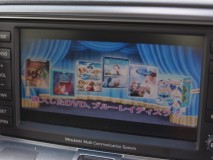 デリカ D:5のプチ弄り それはエンジンを切る前にリモコンで停止する必要があるということ。車で使うには致命的。そんなめんどくさいこと出来ないので、上のワンショット回路を使ってACC連動でOn/Off回路を割り込ませます。電源入りっぱなしは嫌なのでバックカメラなどで使うオフディレイ回路(遅延OFF回路)を使って、メイン電源を5秒後にカットするようにしました。