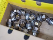 最後にホイールナットにパウダーコーティングを施工 
