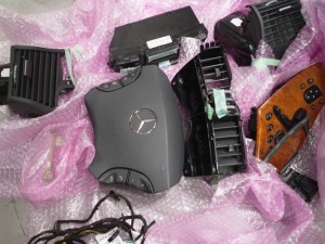 MercedesBenzのパネル類LED打ち替え作業