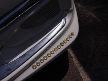  停車中も目立ちますね。 