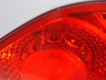 18クラウンのテールランプ修理 3ユニット 完全に不点灯ではなく、たまに点いたり、点いても暗かったりという症状です。そのまま放置すると完全に着かなくなります。