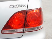 18クラウンのテールランプ修理 3ユニット LEDはすべてを新品のものに交換します。内側のユニットは外側のユニットと同じ容量のLEDを使用します。これにより4灯化キットはそのままで使えるようになります。