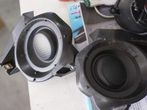 70VOXYのフォグランプ取付加工と爆光LED化 ダミーカバーが付いているため、それを加工してフォグユニットを固定します。