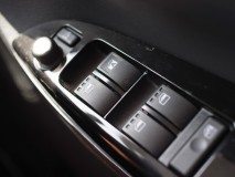 LA600タントのインパネ打ち替え(色替え) タント内ではこのPWスイッチが最も難関です。最も時間がかかります。