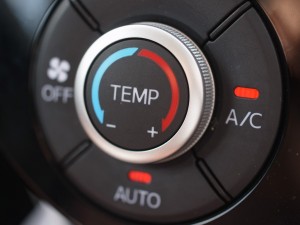 LA600タントのインパネ打ち替え（色替え）
