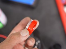 レヴォーグ打ち替え(部品持ち込み) 外側は簡単に貼ることができますが、内側がシワが寄ってしまい非常に難しい。何度やってもシワが出てしまいます。