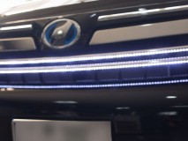 80VOXYのグリルイルミ施工 奥ばったところに取り付けたので、日中は全く見えません。