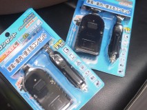 使用した商品は100VとUSBも付いているタイプで、3,000円弱で購入できるそうです。電源はスライド内にあるIG電源から拝借し、かなり太い配線だったので容量的には問題ないと思います。 