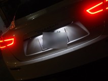 マセラティ ギブリの室内灯LED交換とフットイルミ打ち替え ライセンスランプはBelof製で、これまた色も綺麗ですが、極性ありとなっています。