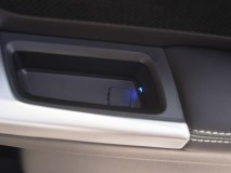SUBARU XV ハイブリッドのウェルカムランプ取付と室内LED装飾作業 ドアの取手と小物入れ。