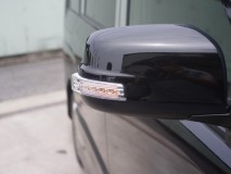 C26セレナのミラーウィンカー(ヴァレンティ製)の取付 ウィンカー時に色が切り替わります。