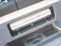 RK-Family ステップワゴンのエアサスBOXコンプリート 下のオーディオはかの有名な「AVカンサイ」制作のもの。これを見せないのは宝の持ち腐れということで、極力開口を大きく開けました。