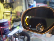 エスカレードの日本仕様改善 テールは下がウィンカー、上がブレーキとなる仕様にしました。