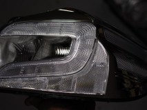 スバルWRXのテール制作 まずは塗装する場所を細かくチェック。今回は反射板の部分も一緒に塗ることにしました。