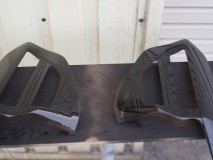 スバルWRXのテール制作 下準備を終えたら、インナーパーツを真っ黒に塗装していきます。