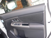 XVハイブリッドの室内装飾続きとグリル加工 ドアの境目にオレンジ色のELチューブを施工しました。