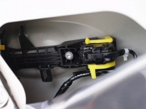 XVハイブリッドの室内装飾続きとグリル加工 ドアのエントリーランプを施工。真ん中のトルクスは緩め厳禁です。黒い土台が落ちてしまいます。黄色のレバーを外すとアウターハンドルが外れます。