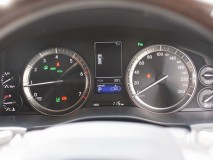 レクサスLX570襲来!! 今後の電気カスタムの主流は「CANによるプログラム書き換え」になると思われます。この場合、書き換え行為は不正改造ということでディーラーでの対応ができなくなる可能性があります。非常に難しい選択ですが、当店も書き換え機器の導入を検討中です。