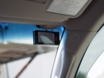 レクサスLX570襲来!! GPSレーダーもガラス上部に取付しました。この位置ならエアバック破裂でも顔に飛んでくることはないと思われます。