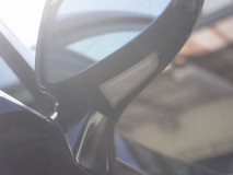LS460のLEDカスタム ウェルカムランプの交換作業は、ミラーカバーを分解して行います。