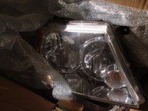  長野県の陸運局は検査が厳しいそうで、今回1ナンバー登録をするにあたり新規検査を受けたところ、「ヘッドライトのカットライン」と「ウィンカー位置の変更」を指摘されたとのことでした。そのため、郵送でヘッドライトが送られてきました。 