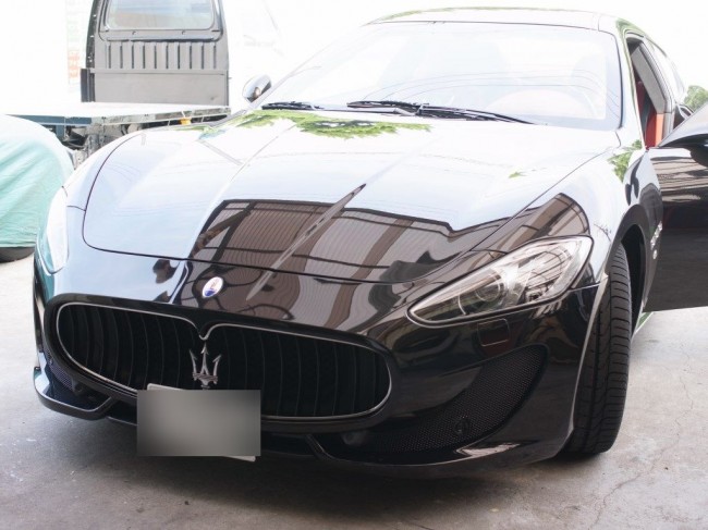   マセラッティGranturismo SportsのLED打ち替え  