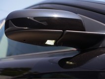  VOLVO V70のウェルカムランプはキーレスと連動しないタイプです。点灯させるには、キーレスリモコンの黄色いボタンを押す必要があります。 