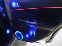 XV ハイブリッドのLED加工・装飾いろいろ スピーカーリング、小物入れ、インナーハンドルにはLEDを、ワンポイントとしてELチューブを施工しました。