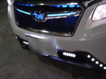 XV ハイブリッドのLED加工・装飾いろいろ ナンバープレートの下にはフロントビューカメラも仕込みました。前方の視界を広げ、安全運転に貢献します。