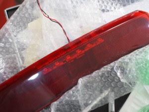 C25セレナのハイマウントストップランプ修理