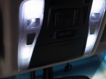  最終的に、ユニットの上下にパネルLEDを効果的に配置しました。 