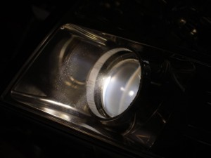 キャデラック エスカレードのヘッドライト日本仕様改善