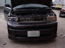 bBのヘッドライト・テールライトのユニット交換 フロント(ヘッドライト)を交換すると、車の「顔つき」が断然変わりますね!