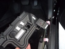  イルミの取付はアンダーカバーに行います。 