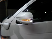 ハイエースワゴンのミラーウィンカー取付 ウェルカムランプもあってなかなか良いのではないでしょうか。