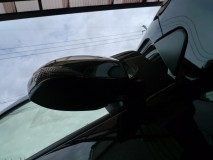  持ち込みでミラー下のメンテナンスホールにLEDが仕込まれた商品を取り付けしました。 