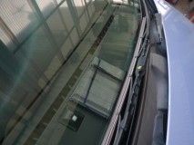 VOLVO C70 の 後付スマートキー&プッシュスタートシステム 施工 EasyCarは待機中の暗電流がやや多めで、電波サーチを常に行っているため、乗る機会が少ない車両については充電環境が整った方が良いということで、太陽光パネル2Wを設置しました。