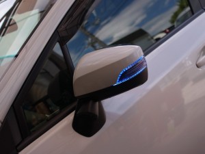 スバルXVハイブリッドのミラーウィンカー加工