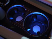  ドリンクホルダーにも元々LEDが内蔵されていたので、そこも合わせてRGB化しました。 
