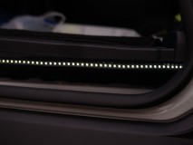 G's VOXYの室内パネル全LED打ち替え スライドレール部分に照明用のLEDテープを追加し、足元を明るく照らすようにしました。