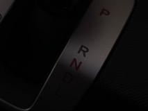 フリードのエアコンパネル他スイッチ類のLED打ち替え シフトゲート部はフィルムで着色されていたため、これを剥がし、T5白色LED電球をインストールしました。そのままでは明るすぎるため、裏に白色のシールを貼って減光調整を行いました。