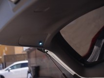 レヴォーグのデイライト取付とダクトイルミ施工 リアゲート照明には、1.5Wの水色LEDをデイライトとして採用しました。既存のリアゲート照明スイッチと連動させています。