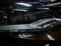  デザインは純正の物をそのまま使用しました。裏をくり抜いてダイヤモンドアクリルを型取りしてぱっちりハメたら、裏にLEDを仕込んで完成です。 
