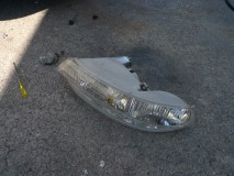 30セルシオのフォグランプHID化と他全LED施工 ユニット外さなくても割ることは可能ですが、きれいに取り除く場合は外したほうが断然効率が良いです。中のガラスを割って取り出します。