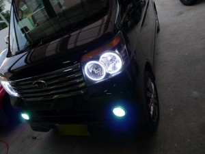 サンバーのヘッドライト加工 LEDイカリング施工